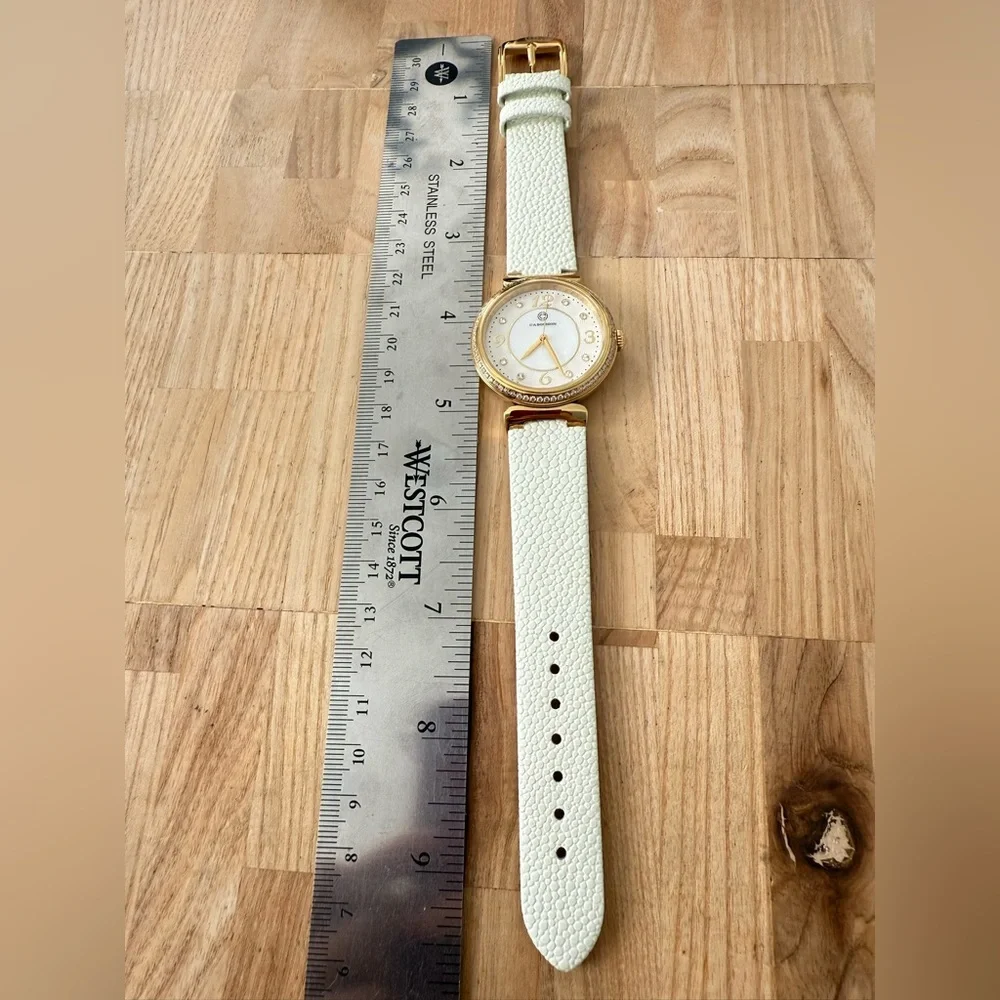 Cabochon ladies gold tone white leather watch NEW BATTERY